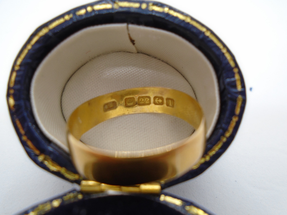 22ct Yellow gold wedding band, 2.3g, size Q marked 22 - Bild 2 aus 2