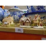 A quantity of Lilliput Lane houses