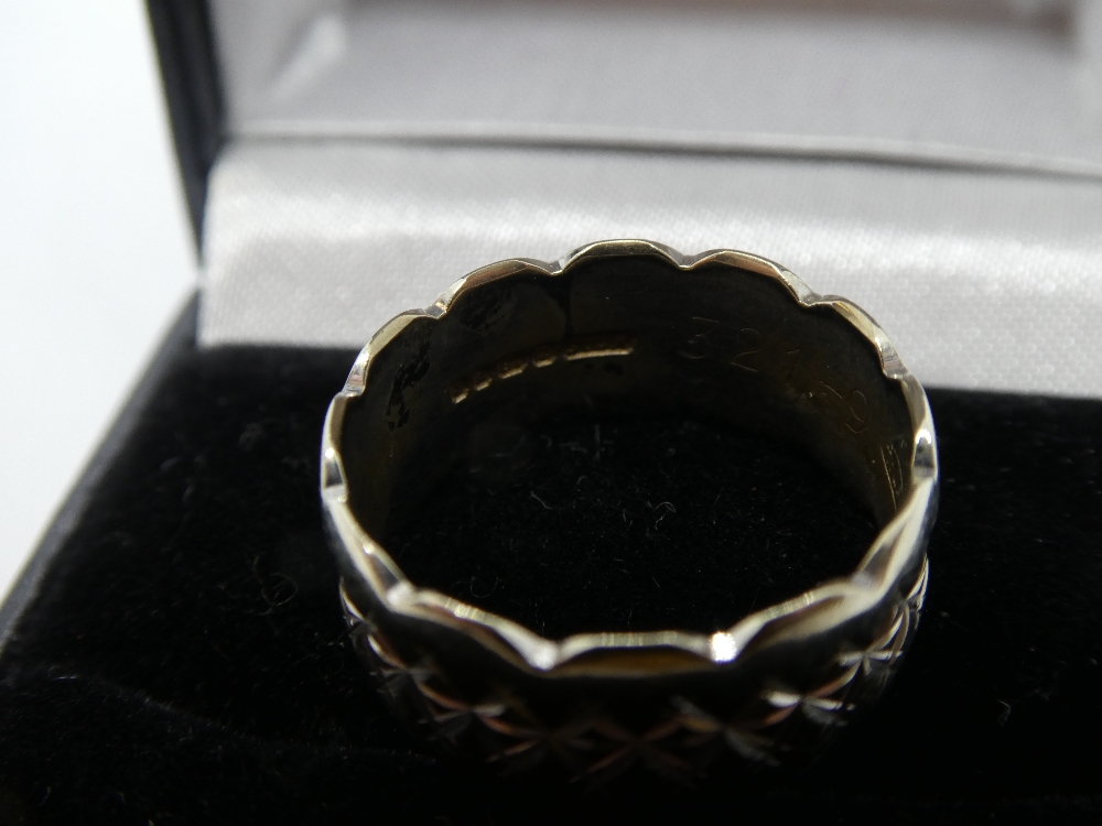 18ct white gold band, marked 18, size N, weight approx 5.6g - Image 3 of 3