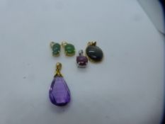 Collection of 5 gold pendants, mainly 14K, all marked including Amethyst and hardstone example