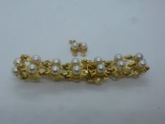 18ct yellow gold bracelet each link set with 2 pearls, marked K18, with extra link, total weight