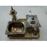 Two silver Edwardian salts with a silver spoon and one lidded, with one pepper. Salts on four lion