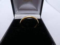 22ct yellow gold wedding band marked 22, size N, weight approx 3.4g