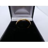 22ct yellow gold wedding band marked 22, size N, weight approx 3.4g