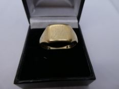 9ct yellow gold gent's signet ring, size Y, marked 6g