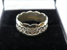18ct white gold band, marked 18, size N, weight approx 5.6g