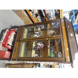 Inlaid display cabinet with glazed doors, with key and 2 small drawers on legs