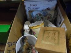 Small box of chinaware, to include: oriental trinket box