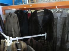 5 Vintage ladies coats incl. woollen, tweed cape, fur collared example etc
