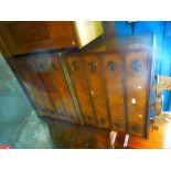 Mahogany chest on chest comprising 8 drawers on bracket supports with brass pulls