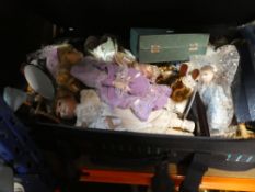 Suitcase of mixed collectable china dolls