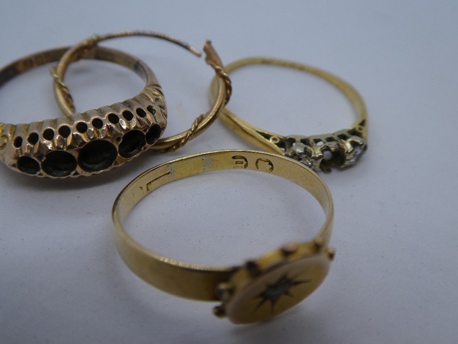 18ct yellow gold ring AF, weight approx 1.2g, two other 9ct yellow gold rings AF and yellow metal ea - Image 3 of 5