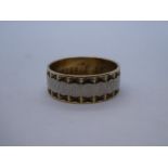 9ct bi-colour gold wedding band, size T, weight approx 4.3g, marked 375