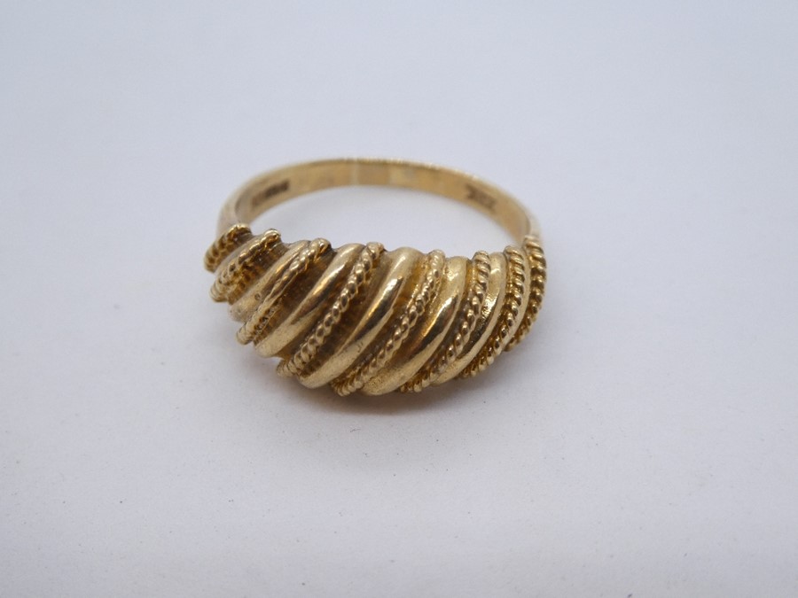 9ct yellow gold scalloped dome dress ring, size R, marked 375, weight approx 4.7g