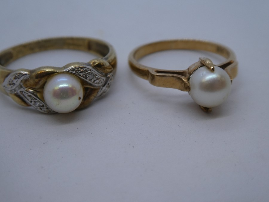 Two 9ct yellow gold dress rings each set with a pearl, the largest size T, gross weight approx 5g - Image 2 of 3