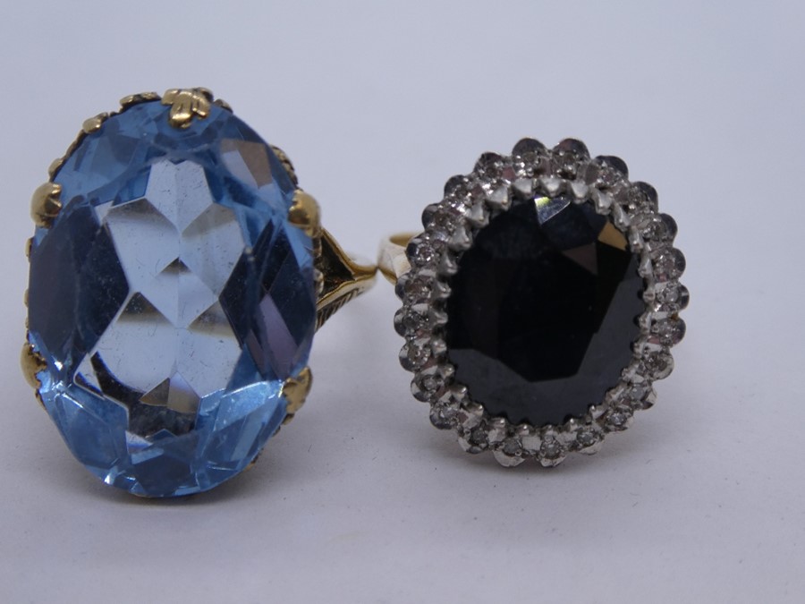 9ct yellow gold dress ring with large central Sapphire surrounded by clear stones, size Q, together - Image 4 of 5