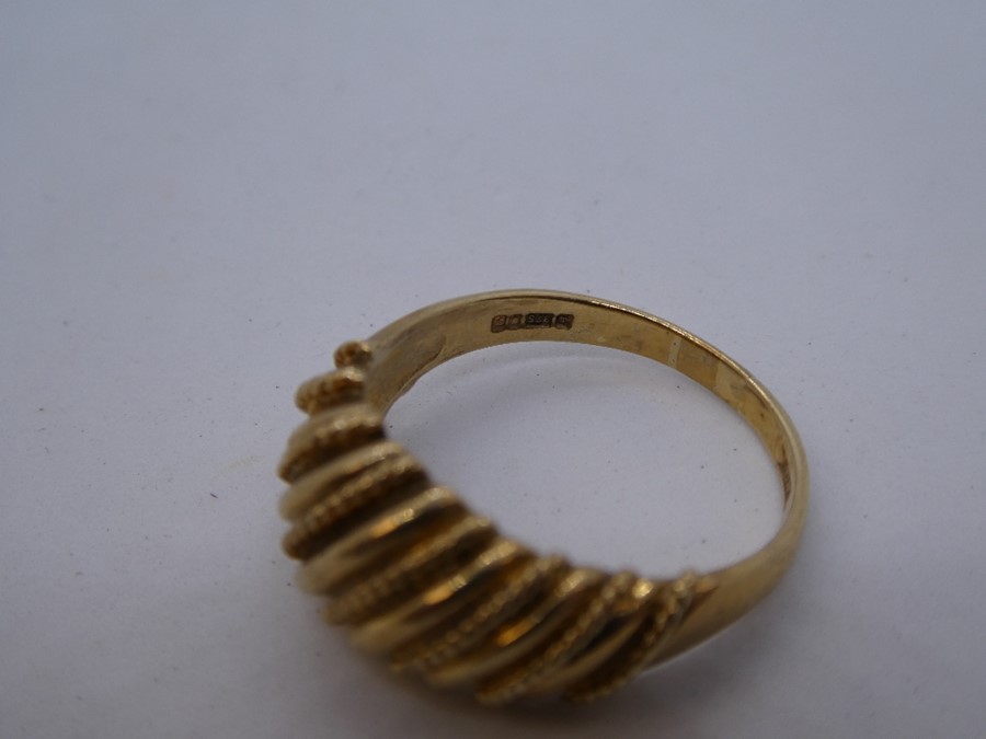 9ct yellow gold scalloped dome dress ring, size R, marked 375, weight approx 4.7g - Image 2 of 4