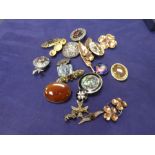 Polished Agate pendant, RAF bar brooch, 2 copperyne floral design brooches, Mexican silver enamelled