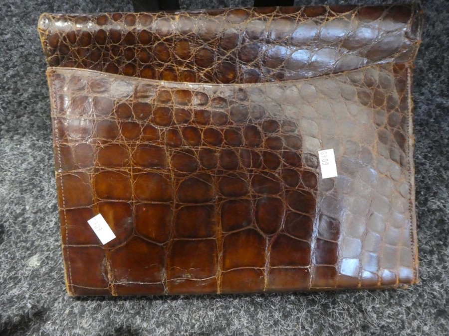 A Crocodile leather clutch bag - Bild 3 aus 3
