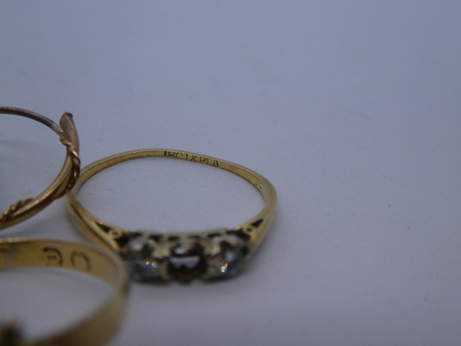 18ct yellow gold ring AF, weight approx 1.2g, two other 9ct yellow gold rings AF and yellow metal ea - Image 5 of 5