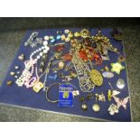 Tray costume jewellery to include Indian silver bracelet, silver amber pendant, etc