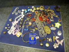 Tray costume jewellery to include Indian silver bracelet, silver amber pendant, etc