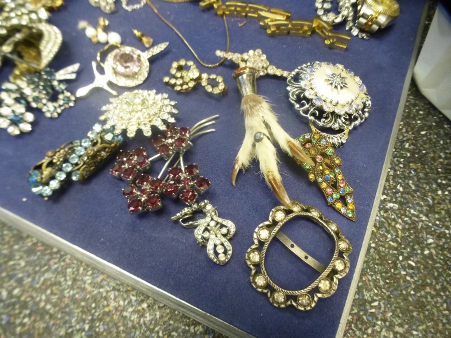Box costume jewellery including brooches, watches, cased replica Coronation necklace, etc - Image 5 of 5