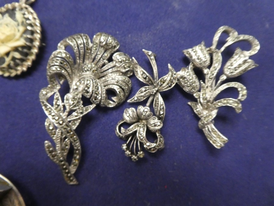 Two Scottish silver circular brooches, oriental example, etc and case set silver gilt dress studs wi - Image 3 of 4