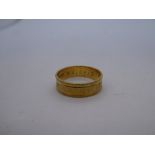 18ct yellow gold wedding band marked 750, size Q, weight approx 3.5g