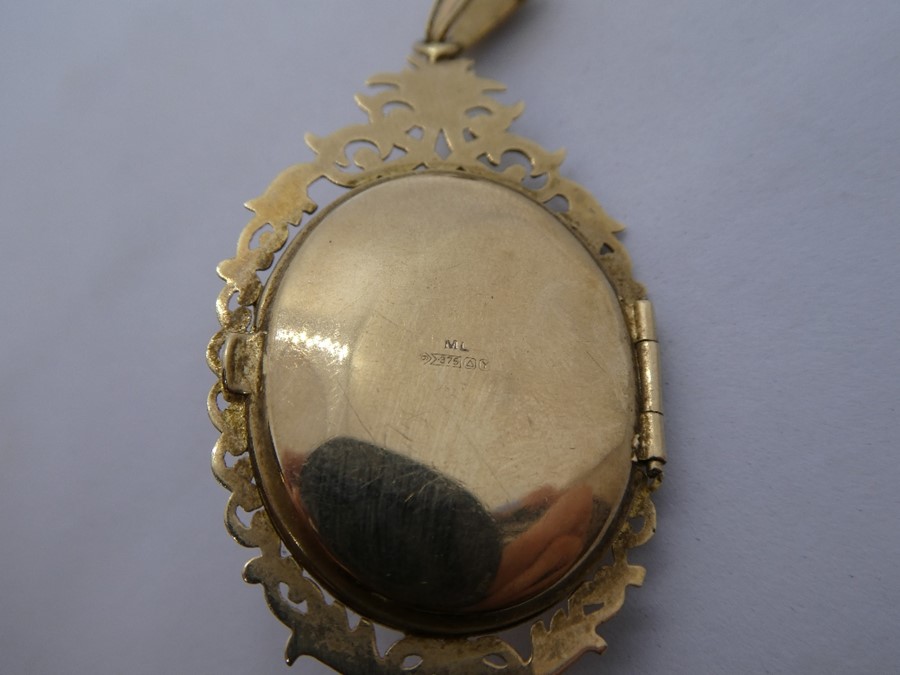 9ct yellow gold oval locket, with central red stone, marked 375, 4cm, weight approx 5.8g - Image 2 of 4