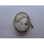 9ct yellow gold cameo brooch, marked 9ct with safety chain, approx 3cm width