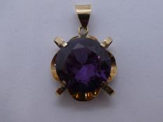 Pretty 14K yellow gold floral design pendant with large central faceted amethyst diameter approx 2.5