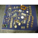 Tray of mainly silver costume jewellery including Indian silver bracelets, locket, filligree bracele