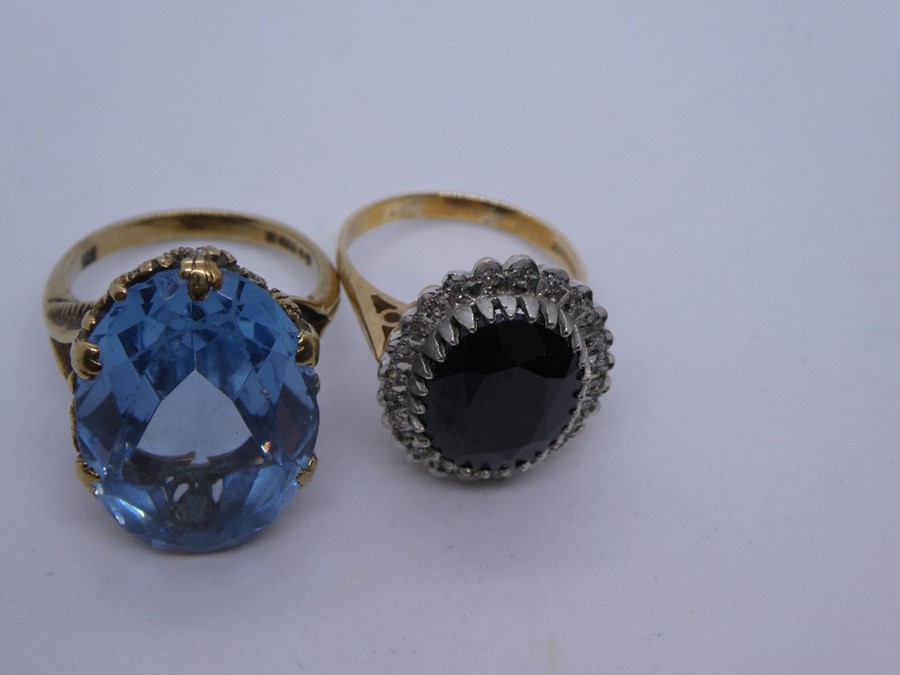 9ct yellow gold dress ring with large central Sapphire surrounded by clear stones, size Q, together - Image 5 of 5