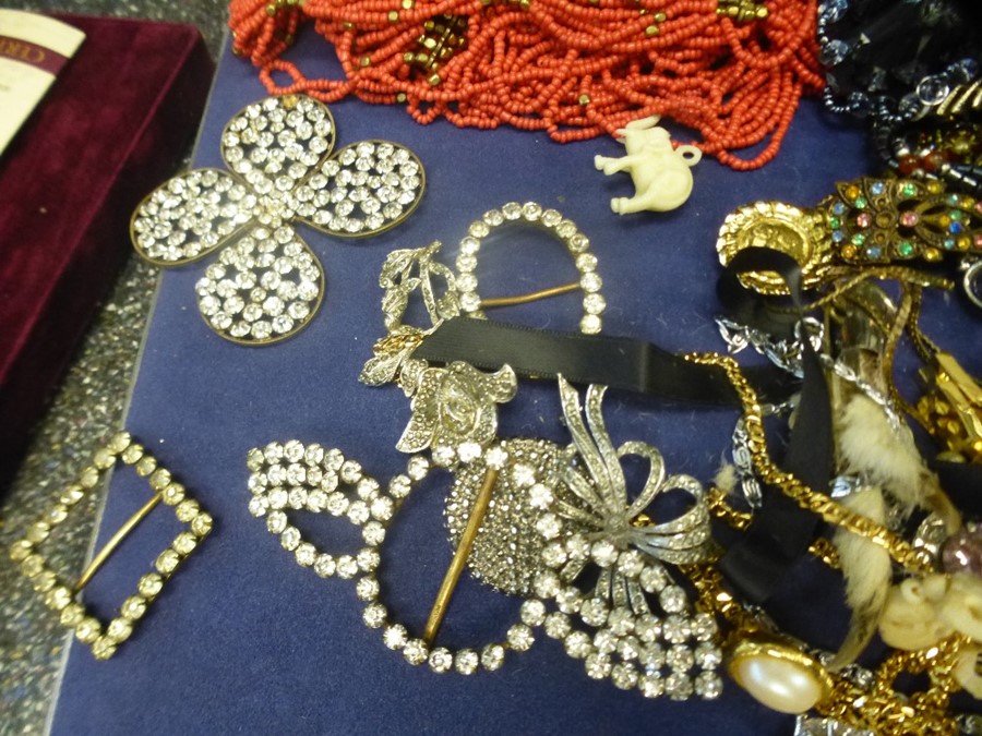 Box costume jewellery including brooches, watches, cased replica Coronation necklace, etc - Image 4 of 5