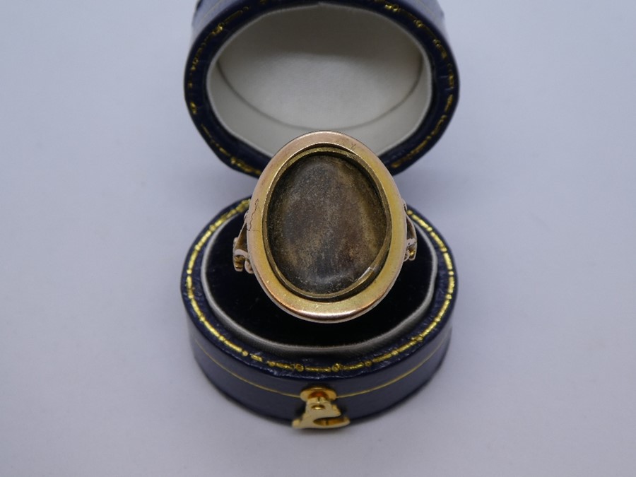 Antique 9ct yellow gold mourning ring, AF, the back inscribed and dated 1796, size O, weight approx