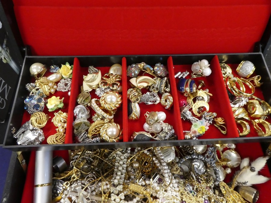 Jewellery box containing large quantity of costume jewellery and another containing mainly earrings - Image 5 of 8