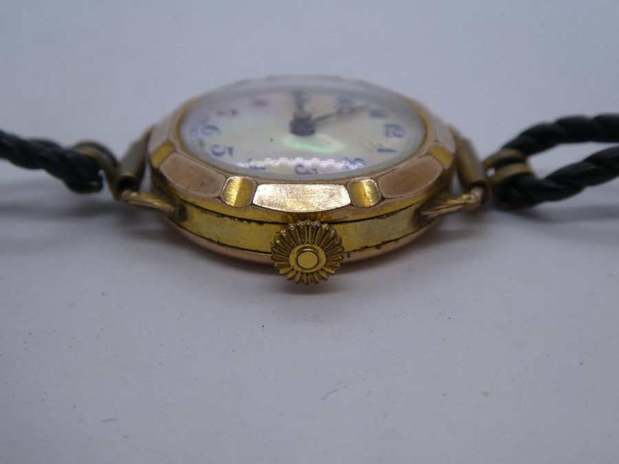 Vintage ladies gold plated wristwatch with pearlescent dial on black leather strap - cannot open bac - Image 6 of 9