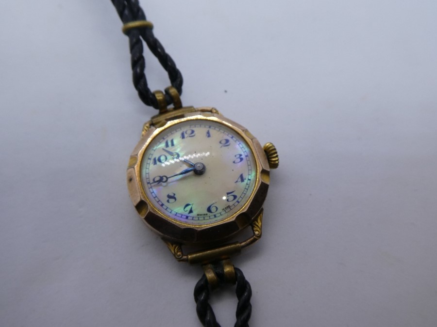 Vintage ladies gold plated wristwatch with pearlescent dial on black leather strap - cannot open bac - Image 9 of 9