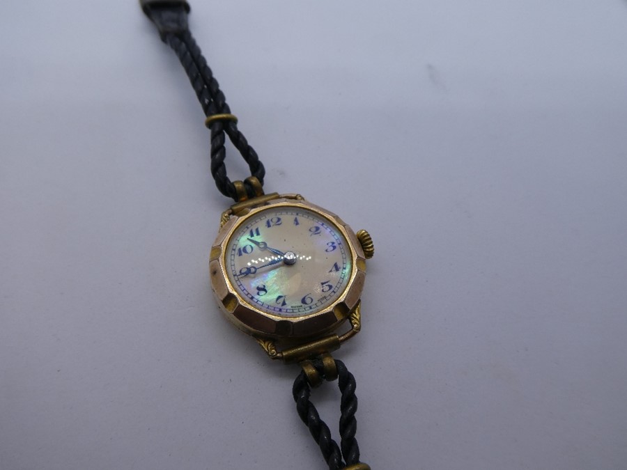 Vintage ladies gold plated wristwatch with pearlescent dial on black leather strap - cannot open bac - Image 8 of 9