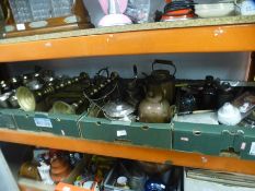 4 Boxes of mainly metal ware