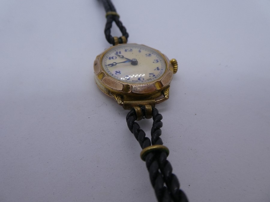 Vintage ladies gold plated wristwatch with pearlescent dial on black leather strap - cannot open bac - Image 3 of 9