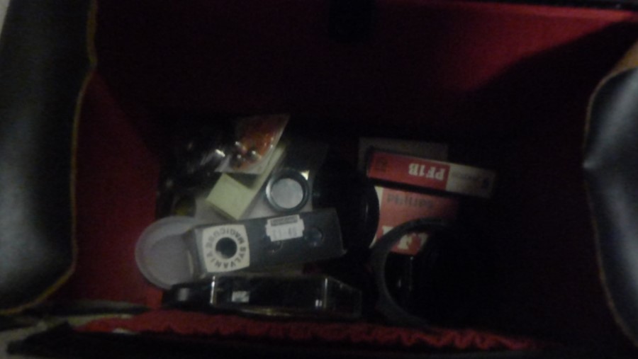 Old cameras, lenses, bags and similar - Image 7 of 8