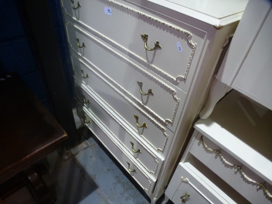 A cream painted chest having five long drawers, a pair of similar beside cupboards and a triple mirr - Image 4 of 4