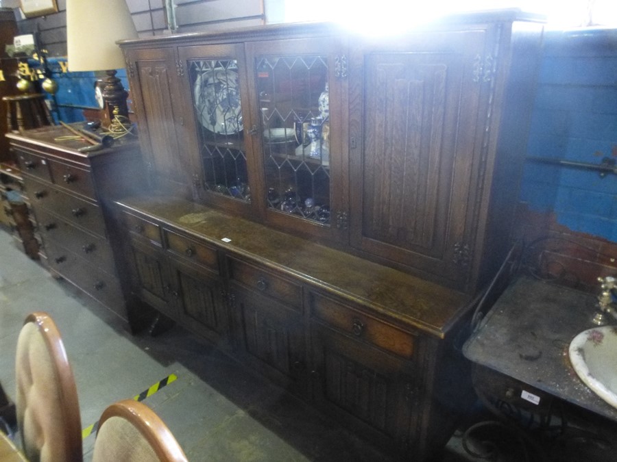 A reproduction oak sideboard having two central gl - Image 3 of 3