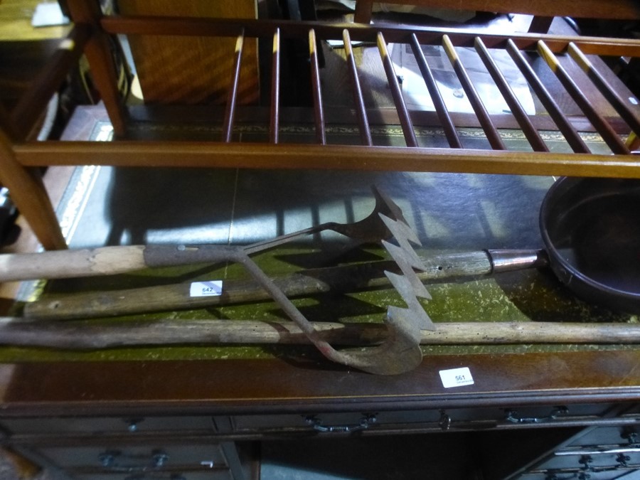 A shepherd's crook and a copper pan having wooden handle - Image 4 of 4