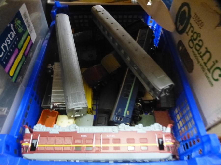 Four cartons of train accessories mainly '00' gauge including rolling stock, some boxed - Image 2 of 4