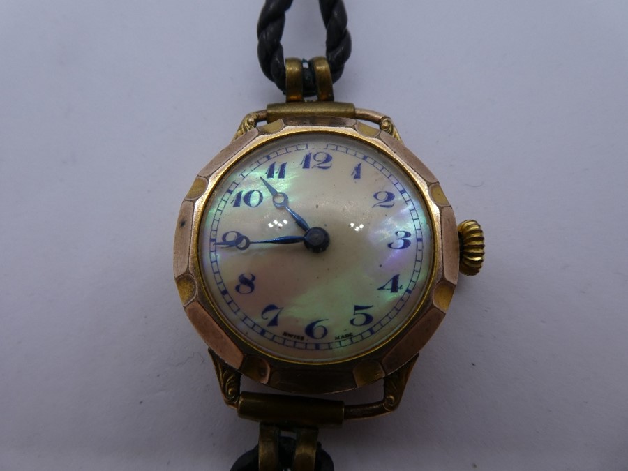 Vintage ladies gold plated wristwatch with pearlescent dial on black leather strap - cannot open bac - Image 2 of 9