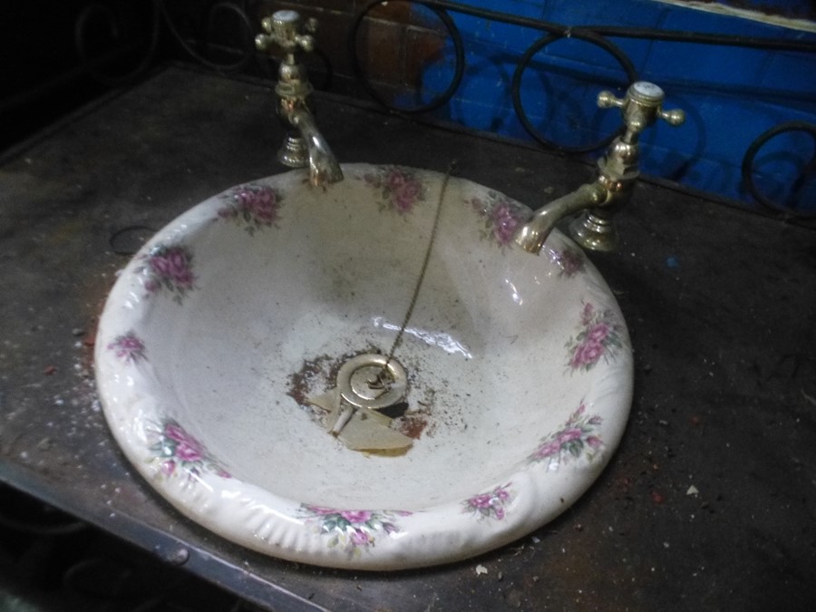 An ornate French style iron washstand having two drawers - Image 2 of 2