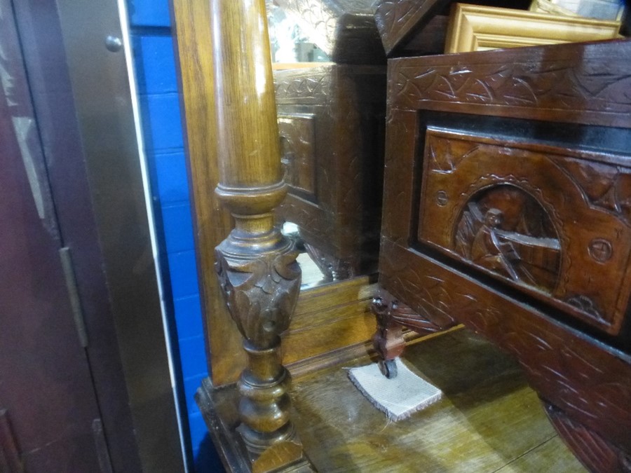 An early 20th century oak mirror back sideboard having two drawers with cupboard below - Image 3 of 4